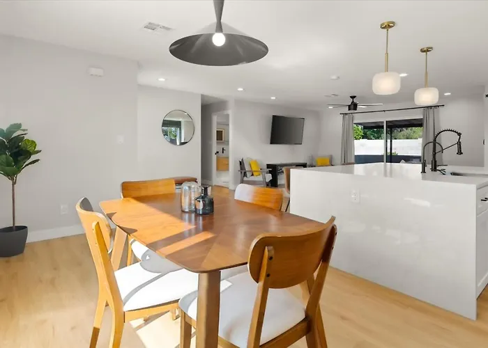 The Twin Palms Retreat Holiday home Scottsdale