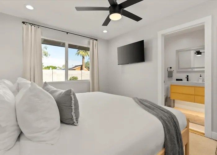 The Twin Palms Retreat Holiday home *