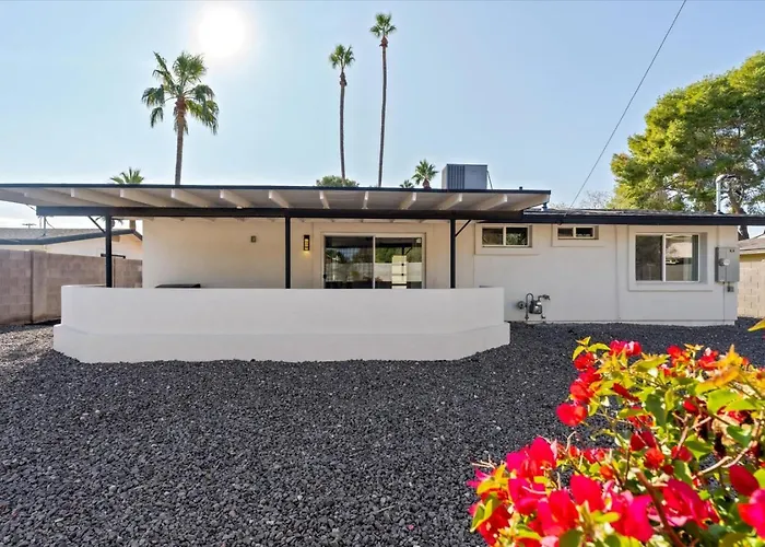 The Twin Palms Retreat * Scottsdale
