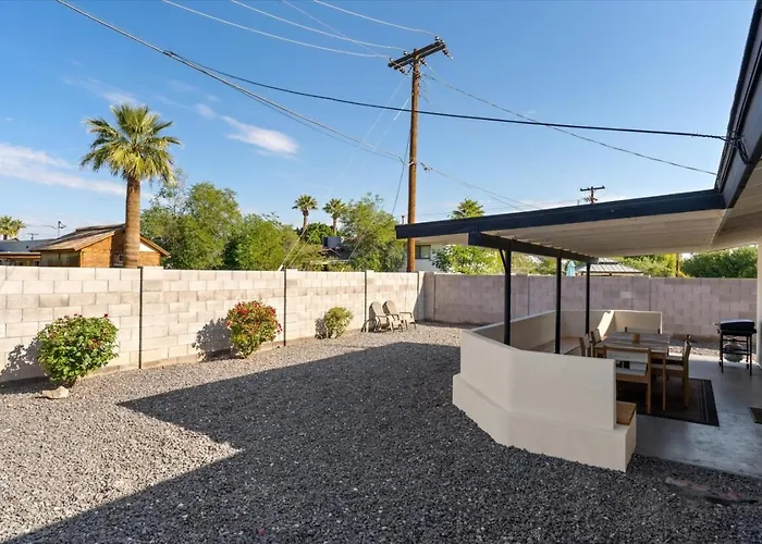 The Twin Palms Retreat Holiday home *